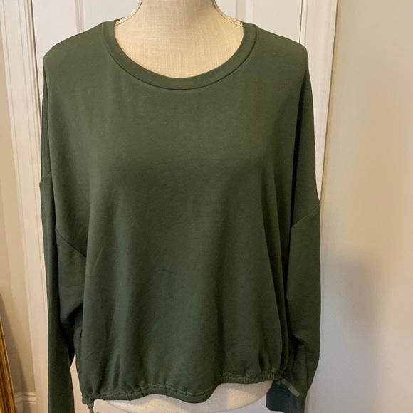 Fabletics women’s top three-quarter sleeves color is olive size extra large - Picture 1 of 9